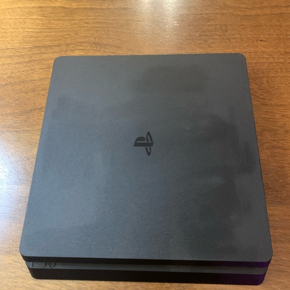 Pre-owned Sony PlayStation 4 in working condition - Picture 4 of 10